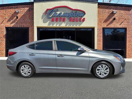 2019 Hyundai ELANTRA SE