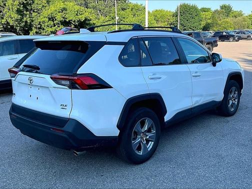 Ice Cap 2024 Toyota RAV4 XLE