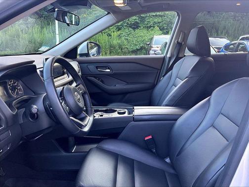 Brilliant Silver Metallic 2023 Nissan Rogue SV