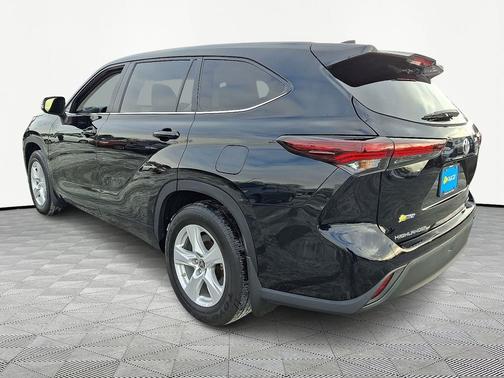Midnight Black Metallic 2024 Toyota Highlander LE