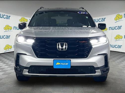 Lunar Silver Metallic 2025 Honda Pilot TrailSport