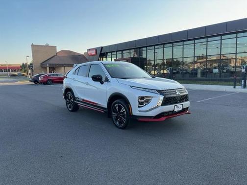 White Diamond 2024 Mitsubishi Eclipse Cross LE