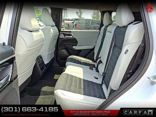 White Diamond 2025 Mitsubishi Outlander SE