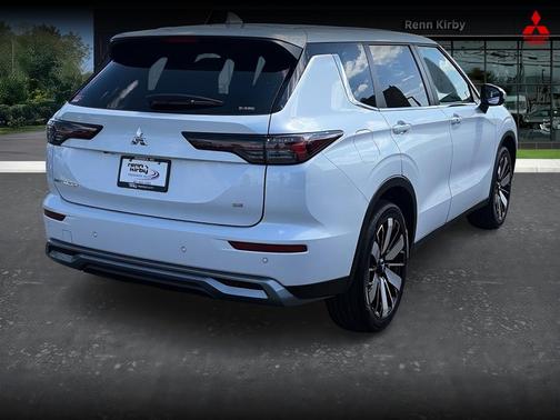 White Diamond 2025 Mitsubishi Outlander SE