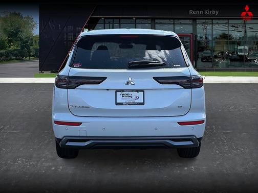 White Diamond 2025 Mitsubishi Outlander SE