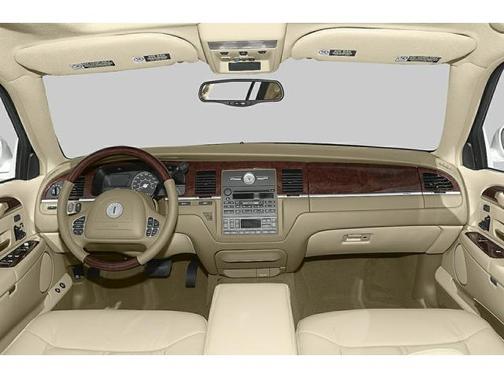 2004 Lincoln Town Car Ultimate