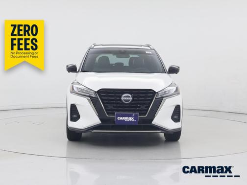 White 2023 Nissan Kicks SR