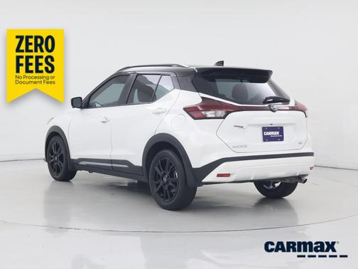 White 2023 Nissan Kicks SR