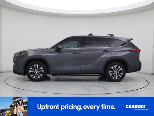 Gray 2022 Toyota Highlander XLE