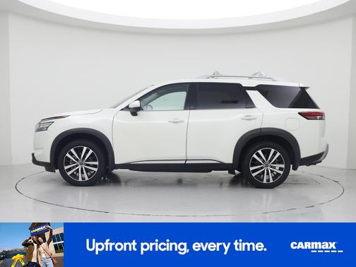 White 2023 Nissan Pathfinder Platinum