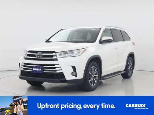 White 2017 Toyota Highlander XLE