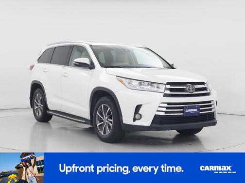 White 2017 Toyota Highlander XLE