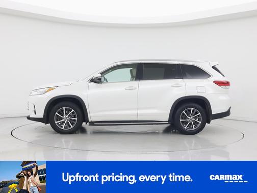 White 2017 Toyota Highlander XLE