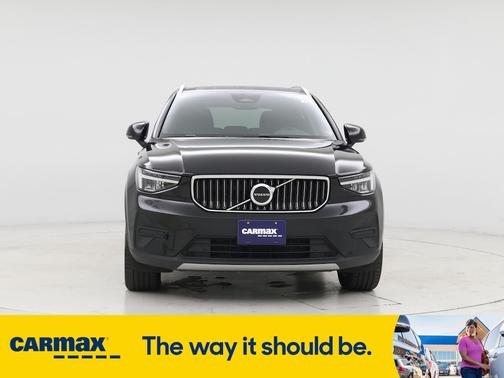2025 Volvo XC40 B5 Core Bright Theme