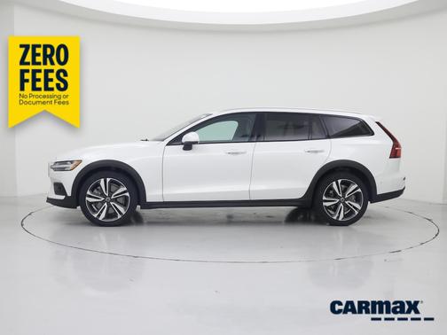 White 2025 Volvo V60 Cross Country B5 Plus