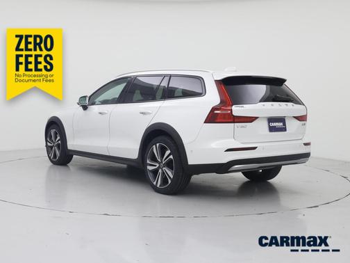 White 2025 Volvo V60 Cross Country B5 Plus