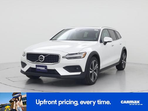 White 2025 Volvo V60 Cross Country B5 Plus