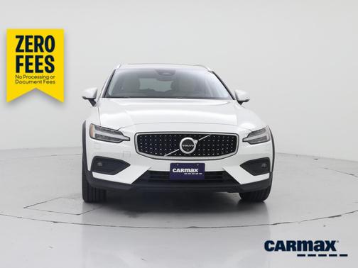 White 2025 Volvo V60 Cross Country B5 Plus