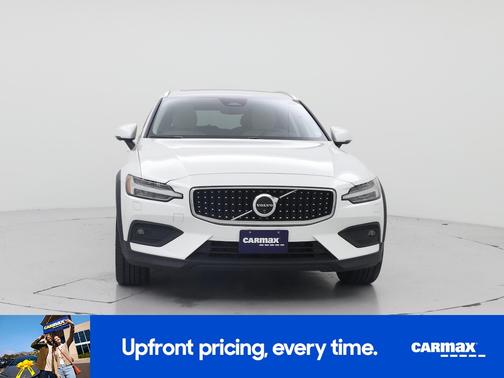 White 2025 Volvo V60 Cross Country B5 Plus