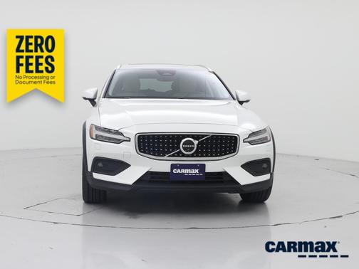 White 2025 Volvo V60 Cross Country B5 Plus