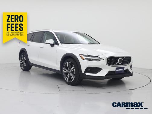 White 2025 Volvo V60 Cross Country B5 Plus