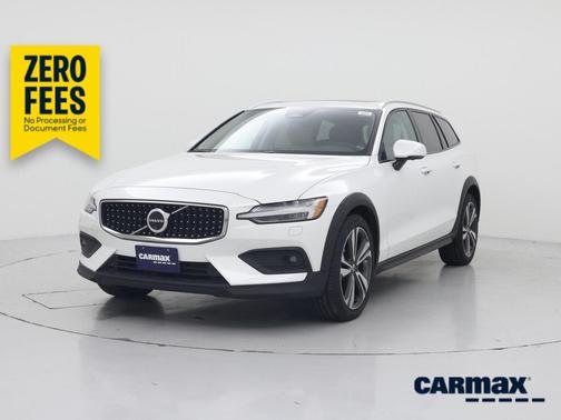 White 2025 Volvo V60 Cross Country B5 Plus