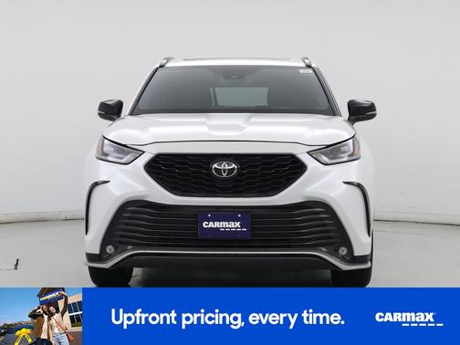 White 2023 Toyota Highlander XSE