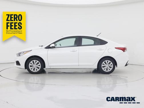 White 2022 Hyundai Accent SE