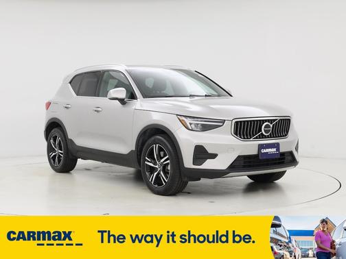 2025 Volvo XC40 B5 Core Bright Theme