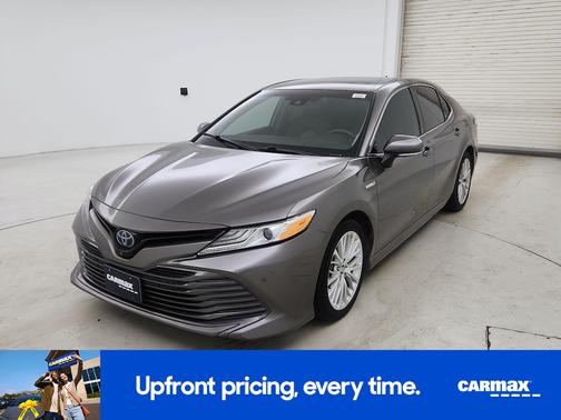Gray 2018 Toyota Camry Hybrid XLE