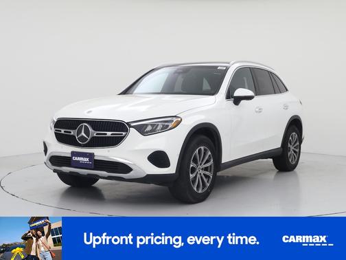 White 2024 Mercedes-Benz GLC 300