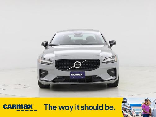 2024 Volvo S60 B5 Core Dark Theme