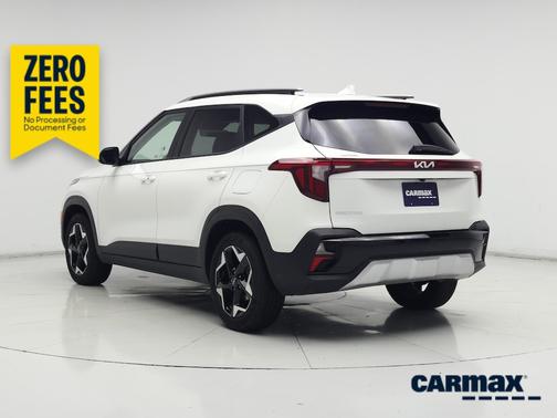 White 2025 Kia Seltos S