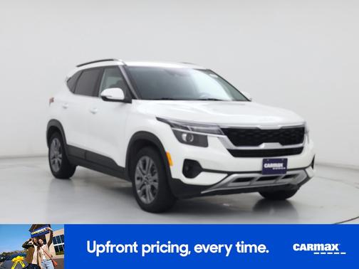White 2023 Kia Seltos S