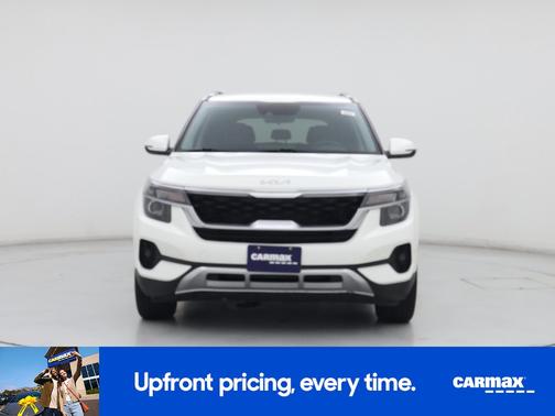 White 2023 Kia Seltos S