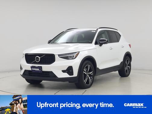2023 Volvo XC40 B5 Plus Dark Theme