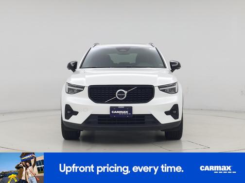 2023 Volvo XC40 B5 Plus Dark Theme