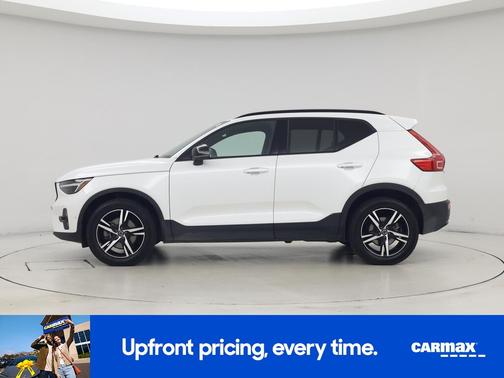 2023 Volvo XC40 B5 Plus Dark Theme