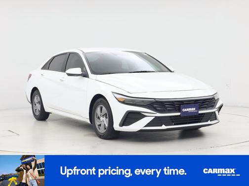 2024 Hyundai ELANTRA SE