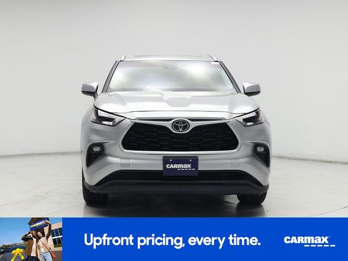 Silver 2022 Toyota Highlander XLE