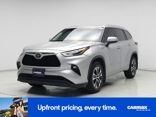 Silver 2022 Toyota Highlander XLE