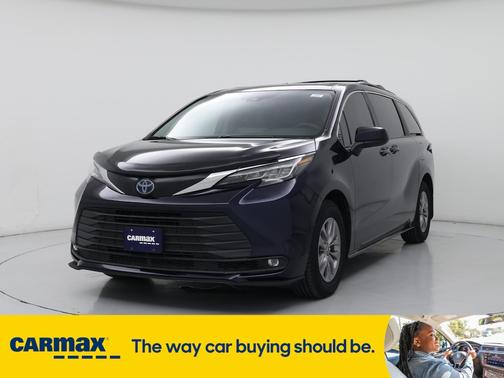 2022 Toyota Sienna LE