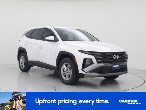 White 2026 Hyundai TUCSON SE
