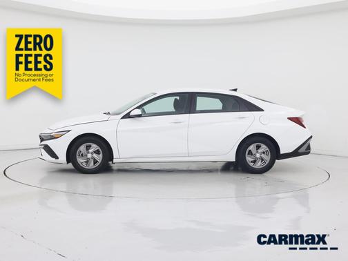 White 2025 Hyundai ELANTRA SE