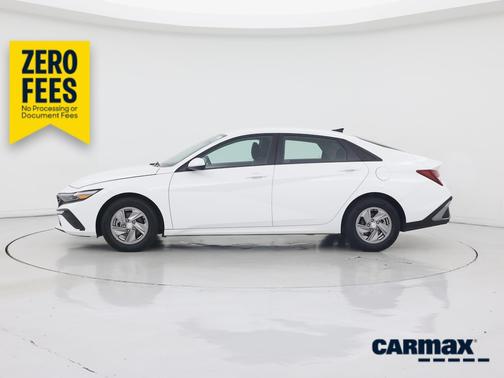 White 2025 Hyundai ELANTRA SE