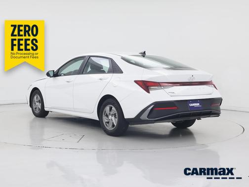 White 2025 Hyundai ELANTRA SE