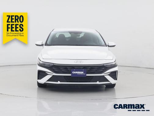 White 2025 Hyundai ELANTRA SE
