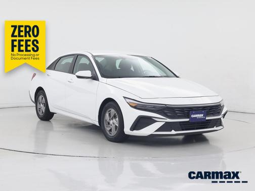 White 2025 Hyundai ELANTRA SE