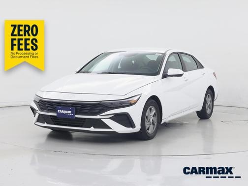 White 2025 Hyundai ELANTRA SE