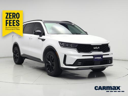 White 2023 Kia Sorento SX